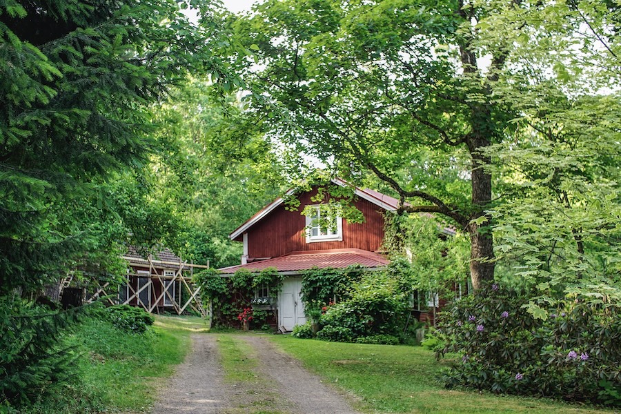 Hiking beautiful house mustily.