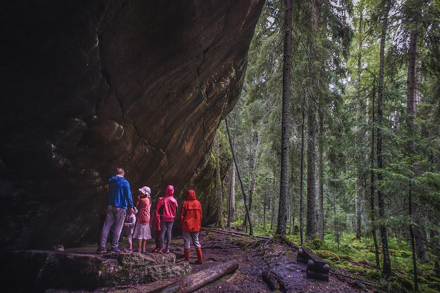 Hiking family friendly pirunkirkko.