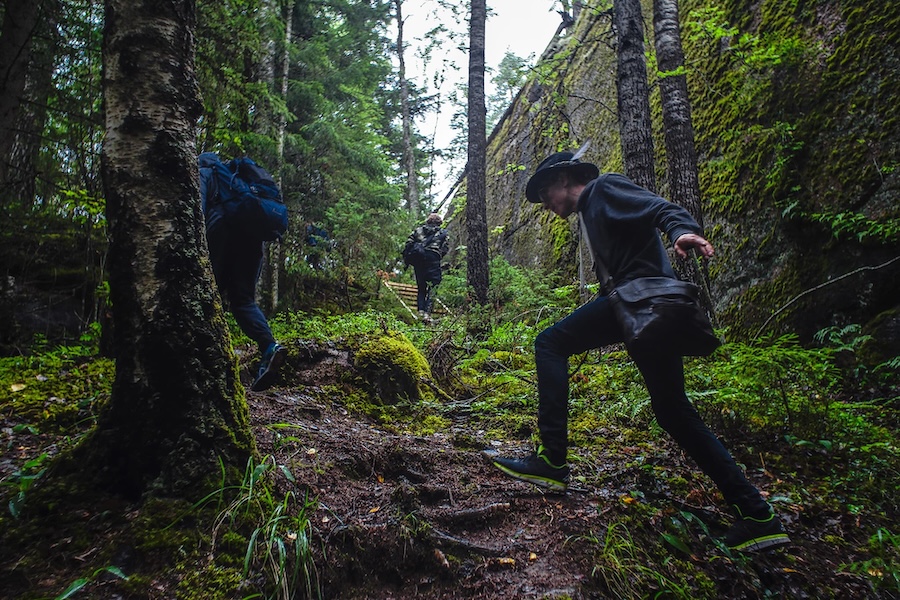 Hiking up pirunkirkko.