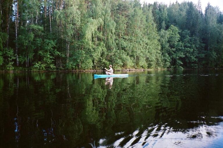 Välinevuokraus ja vesiurheilu hinnasto. Vene, kajakki, suppilauta, kanootti ja moottorivene.